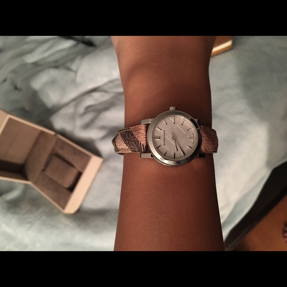 Burberry Watch - Picture 7 of 8